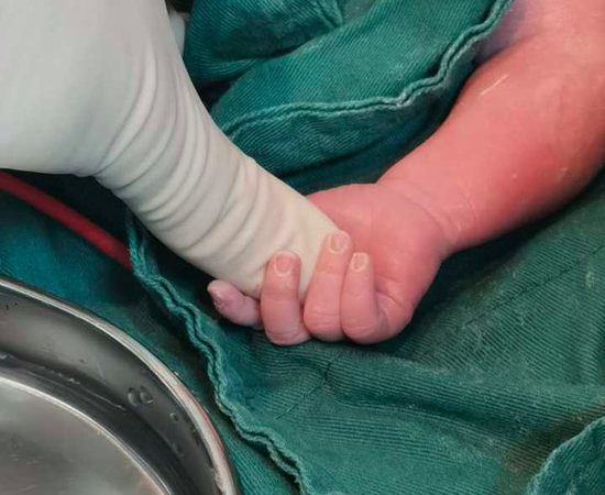 生三胎都是女兒！　人妻產房大哭「對不起老公、婆婆」：我是賤貨！