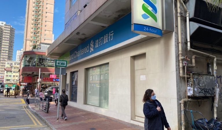 渣打信用卡客戶疑被盜用簽帳 苦主多次致電熱線不果或報警求助 渣打信用卡客戶疑被盜用簽帳 苦主多次致電熱線不果或報警求助