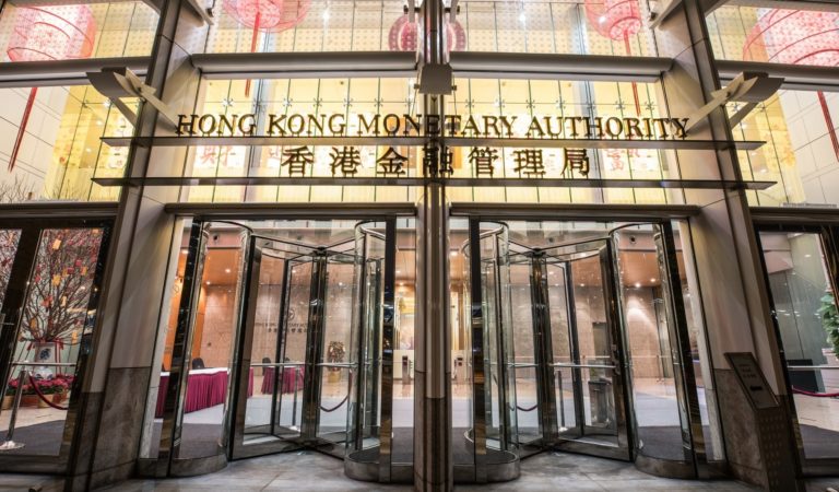 港匯弱勢　金管局承接71億港元沽盤　銀行體系結餘跌穿700億