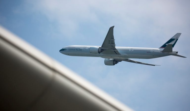 香港航空機組人員協會批國泰未請足機師仍削薪津 考慮採工業行動 香港航空機組人員協會批國泰未請足機師仍削薪津 考慮採工業行動