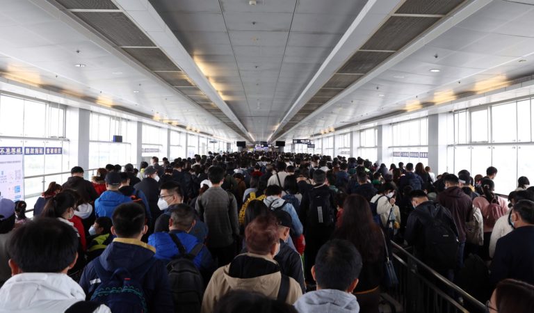 何栢良稱香港爆發未見頂　內地現塑膠化支氣管炎個案